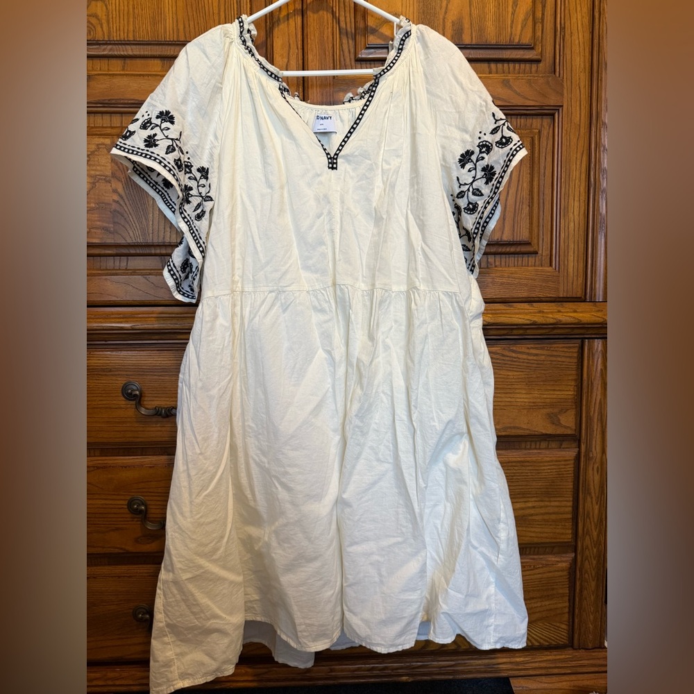 Old Navy Cream and Black Embroidered Dress